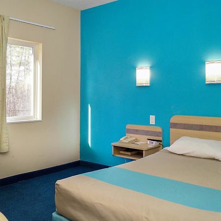 Motel 6-Peterborough, On Luaran gambar