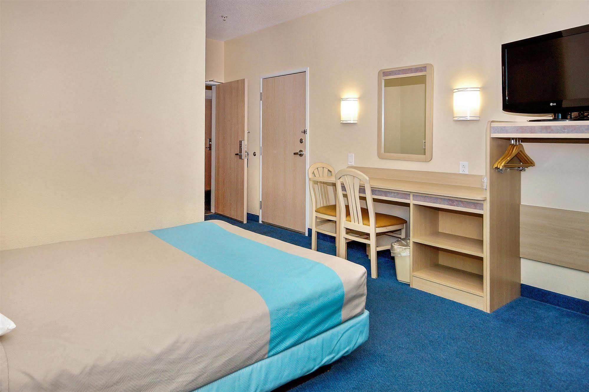 Motel 6-Peterborough, On Luaran gambar