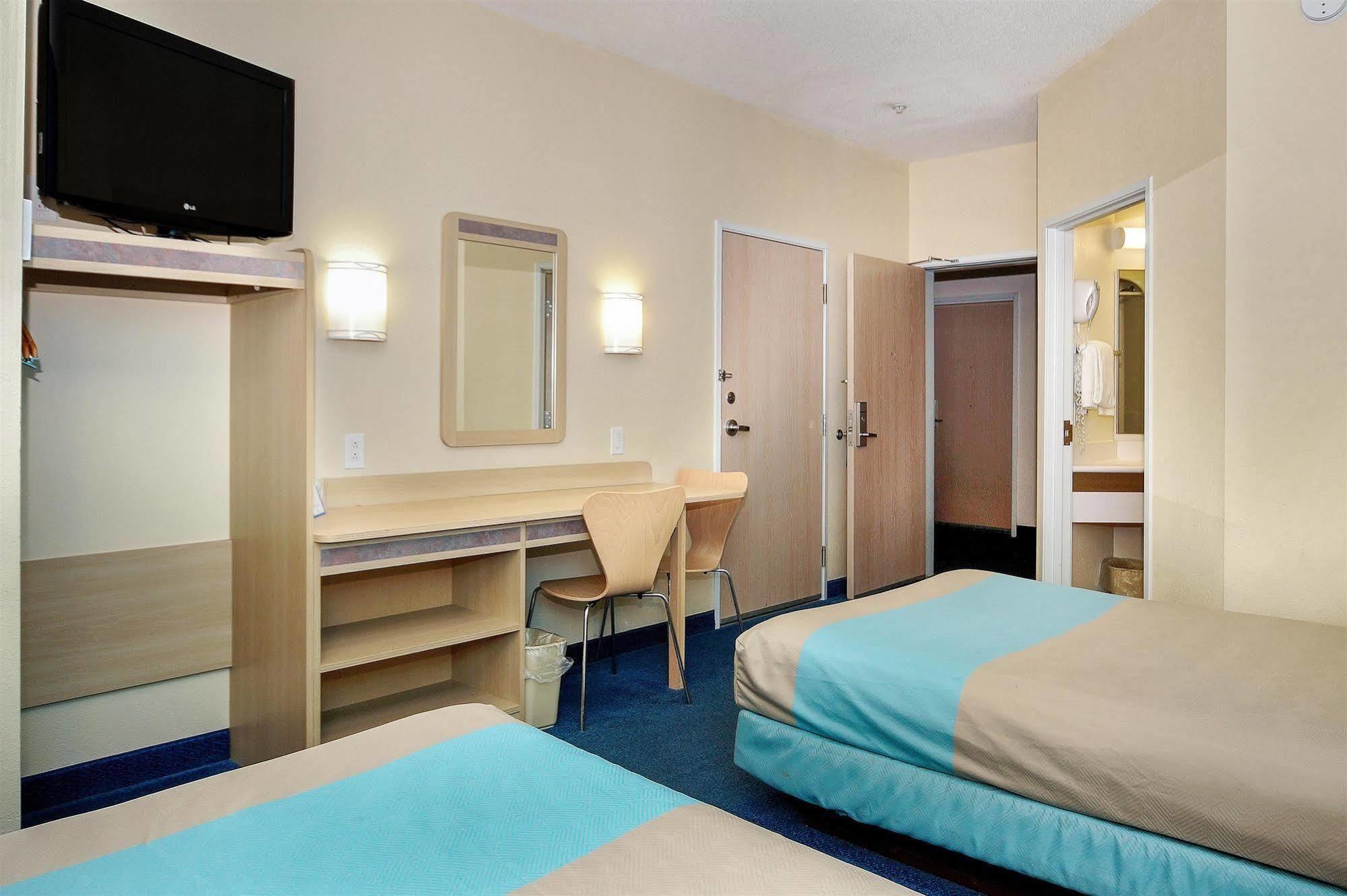 Motel 6-Peterborough, On Luaran gambar