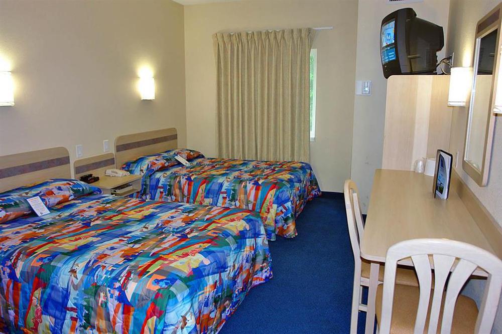 Motel 6-Peterborough, On Bilik gambar