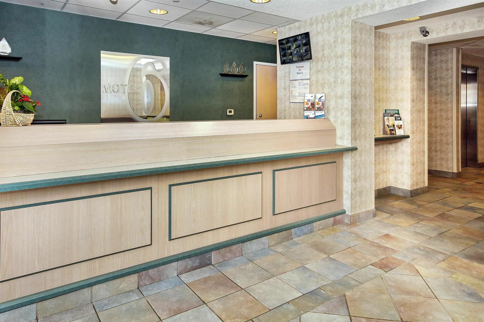 Motel 6-Peterborough, On Luaran gambar